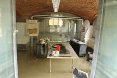 La sala riunioni con i mobili .